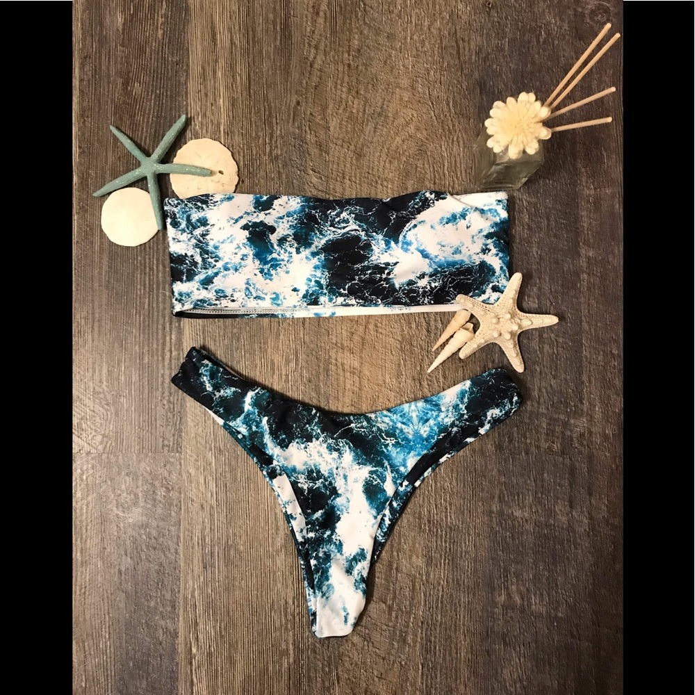 Wave Print Strapless Bikini